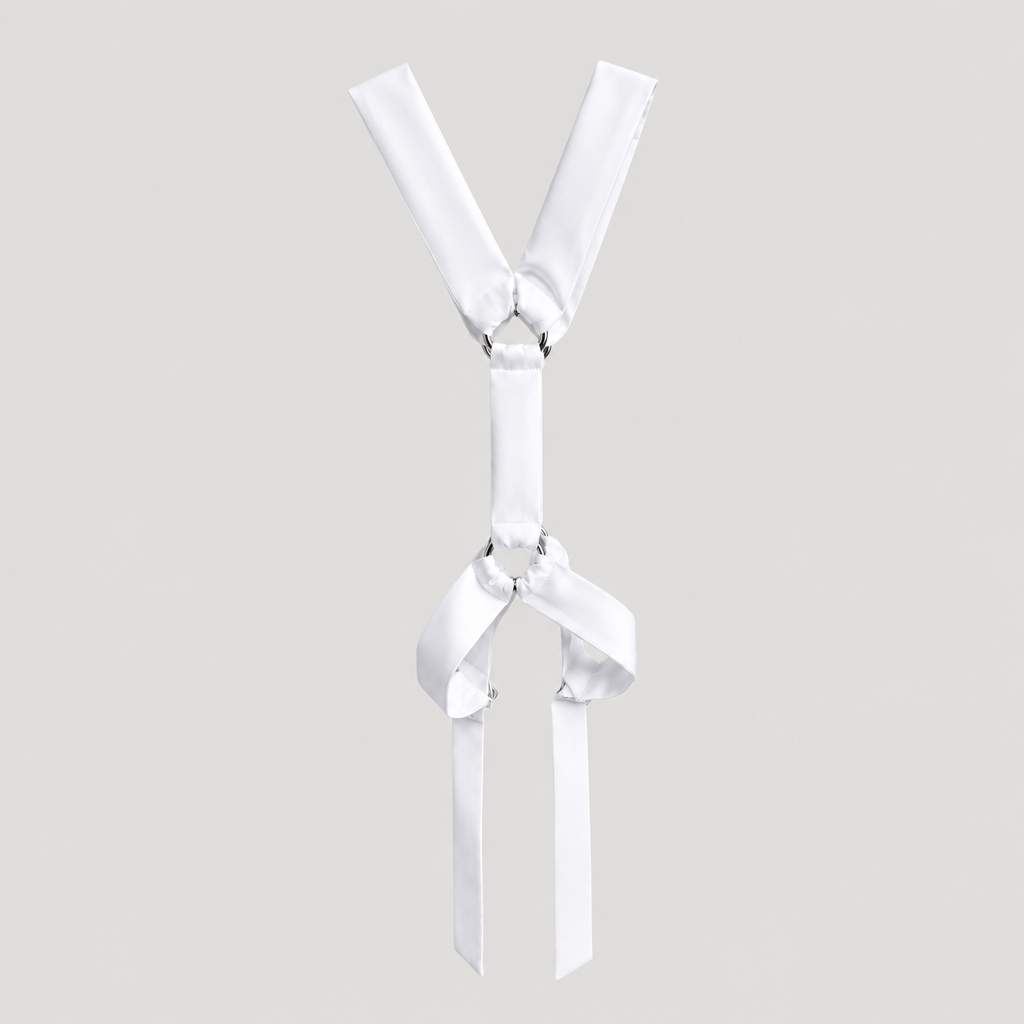 White poplin PINTO HERVIA Y-Vector harness with soft structured construction and polished metal hardware.