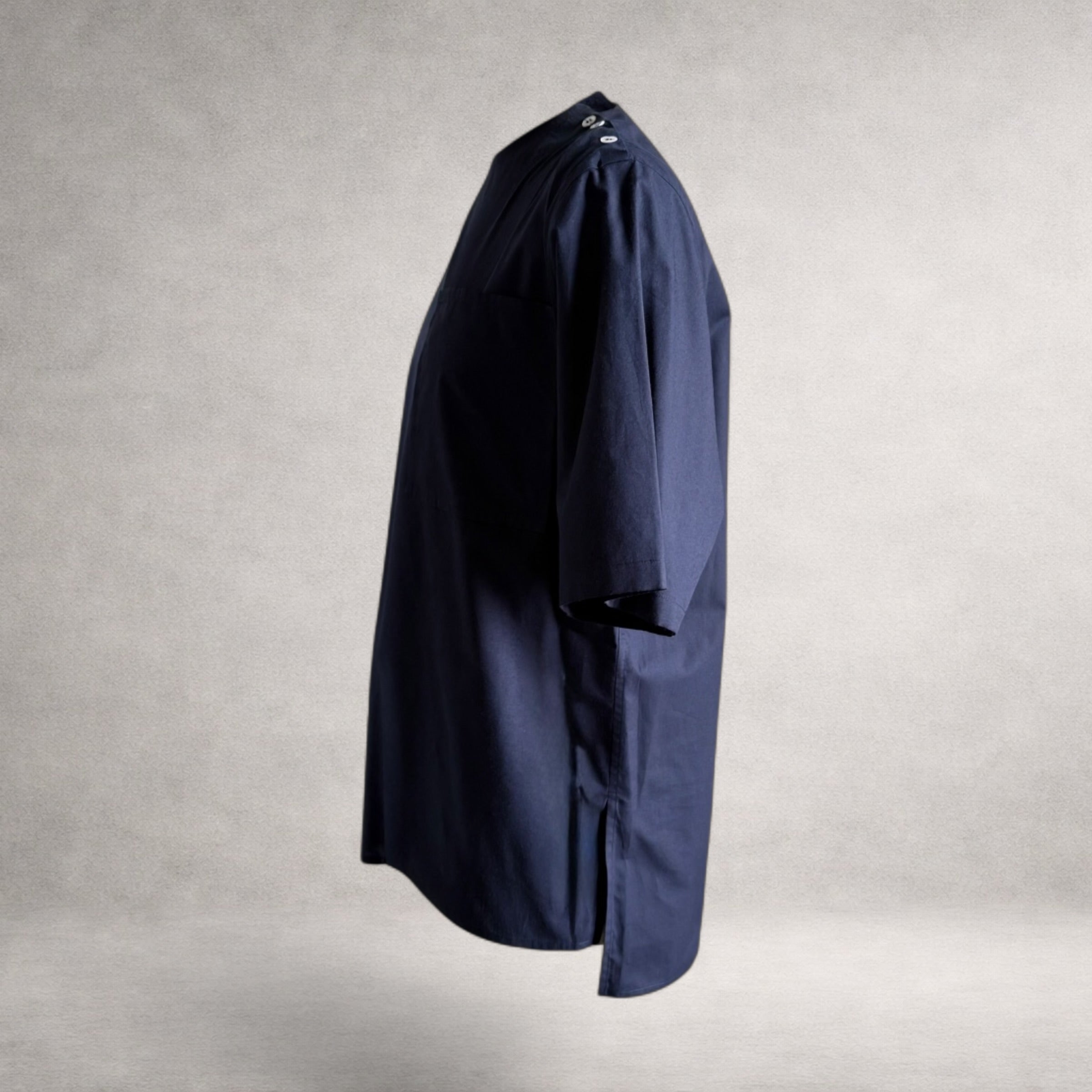 Navy Aries 4 short sleeve shirt in cotton poplin, side view, made in England