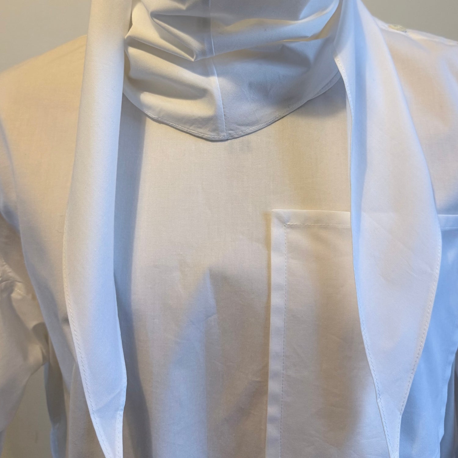 White cotton poplin bias-cut scarf styled on model in folded cravat style – Arrombo Scarf