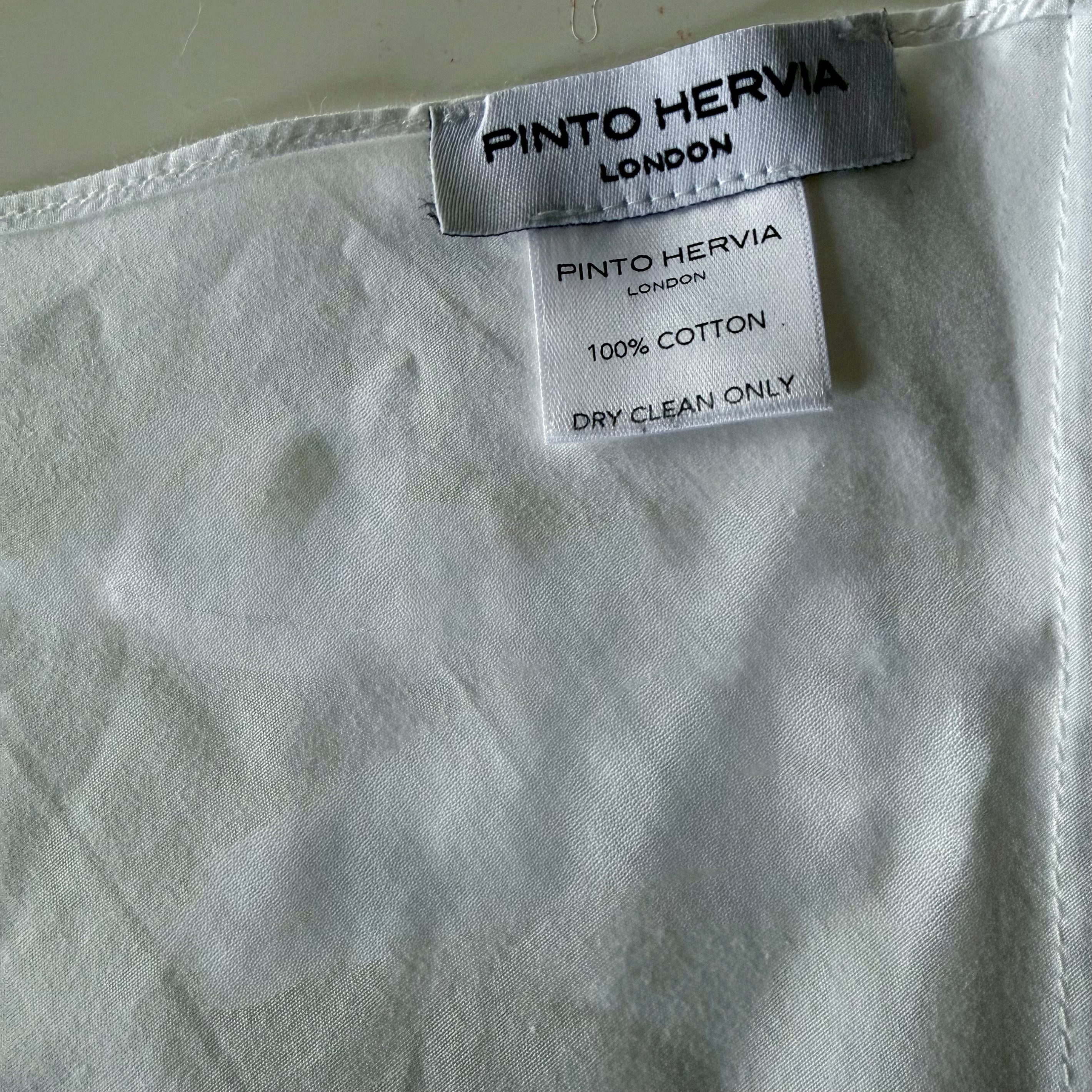 Close-up of centre seam and fine poplin weave on white Arrombo Scarf – Made in UK