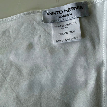 Close-up of centre seam and fine poplin weave on white Arrombo Scarf – Made in UK