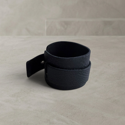 Arc Cuff - Black - PINTO HERVIA