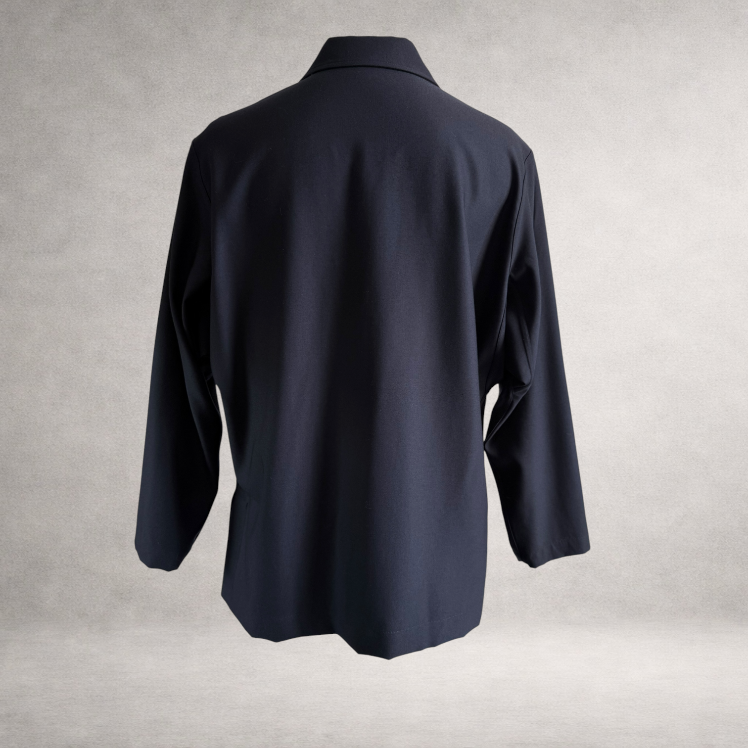 Back view of the PINTO HERVIA Frame Jacket in black wool with relaxed silhouette and clean rear