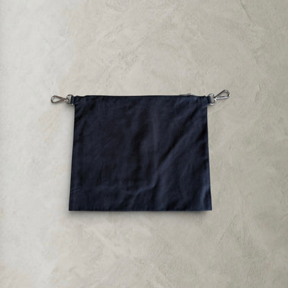 Back view of the PINTO HERVIA Frame Pouch in black cotton drill with detachable silver clip hardware.