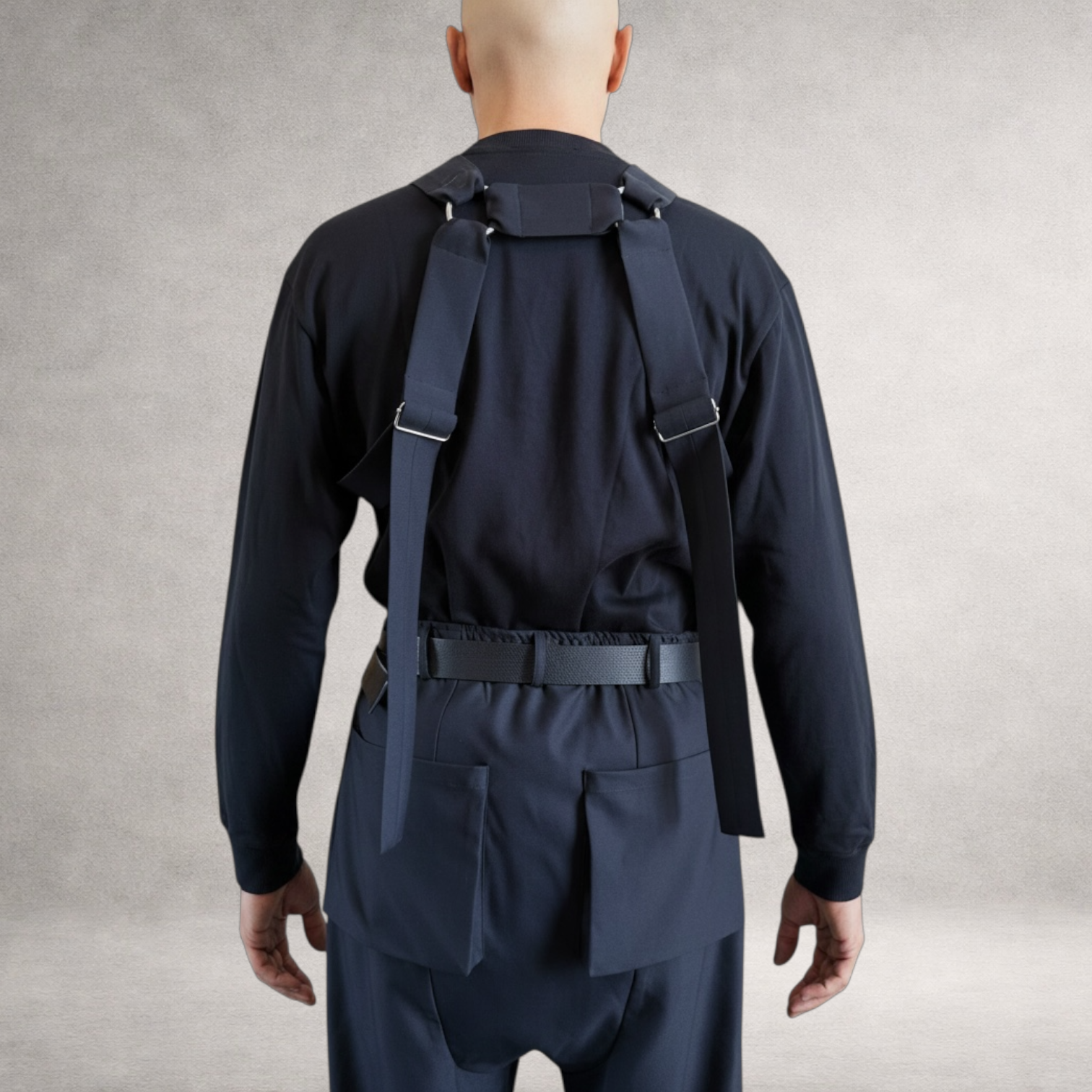 Black PINTO HERVIA H-Frame harness with soft structured cotton panels and metal ring hardware. Back view.