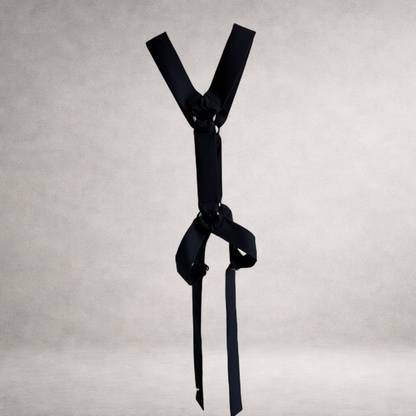 Black PINTO HERVIA Y-Vector harness with soft cotton construction and polished metal hardware.