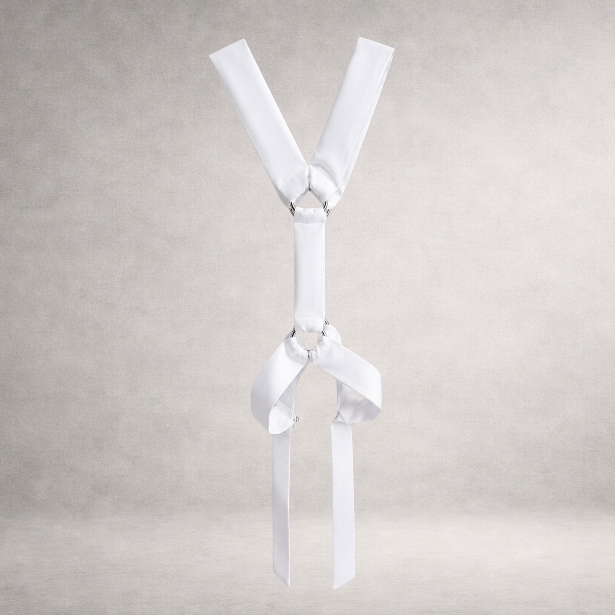 White poplin PINTO HERVIA Y-Vector harness with soft structured construction and polished metal hardware.