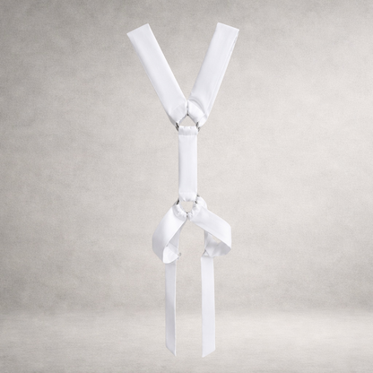 White poplin PINTO HERVIA Y-Vector harness with soft structured construction and polished metal hardware.