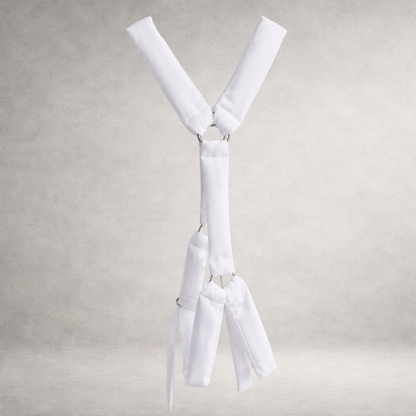 White poplin quilted PINTO HERVIA Y-Vector harness with padded construction and polished metal hardware.